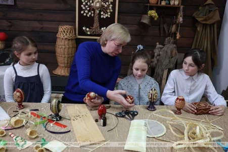 Выпускники Бобруйского колледжа возрождают древние традиции соломоплетения