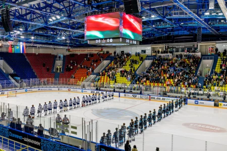 Динамо-Шинник уступил «Динамо-Карелия»: 3:4. Массовая драка. Фото. Видео