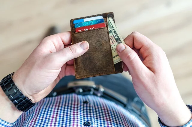 Выгодно ли сегодня покупать доллар? Курсы валют
