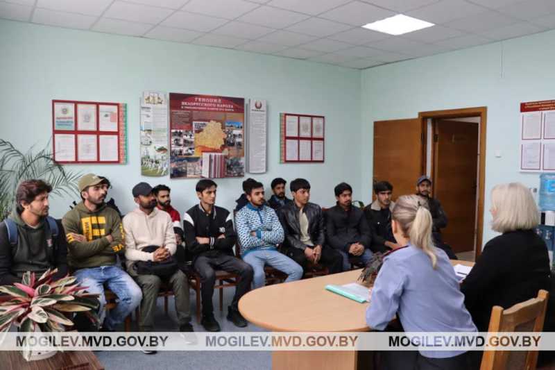 В рамках открытого диалога: правоохранители в Бобруйске пообщались с иностранными гражданами