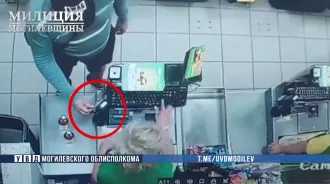 В Бобруйске гость «обчистил» банковскую карту спящего хозяина, совершив более 100 покупок за чужой счет