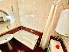 Сталинка в центре, 3-х комнатная квартира, 78 м², потолки – 3 метра