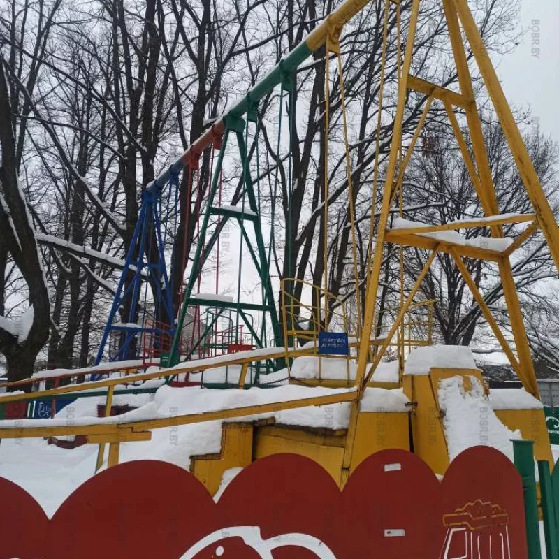 Качели в зимней спячке 