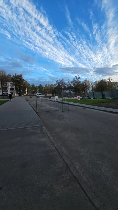 Проезд во двор заблокирован, ведутся дорожные работы