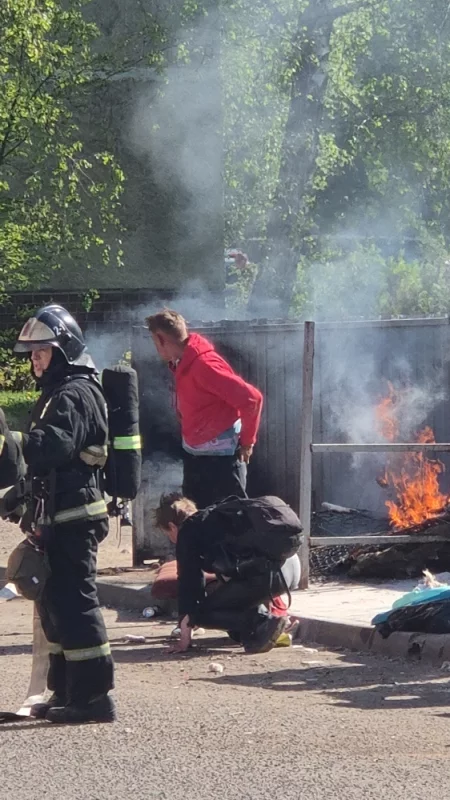Оперативно приехали пожарные
