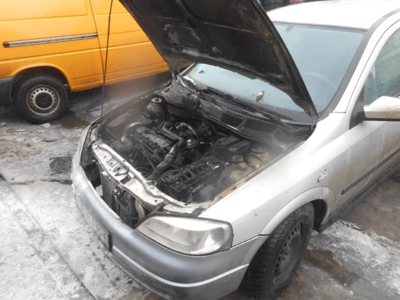 КЗ в автомобиле привело к пожару