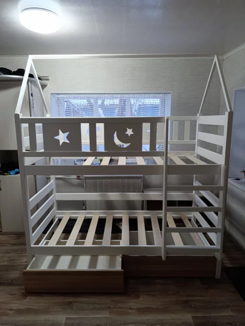 Двухъярусная кровать. Массив