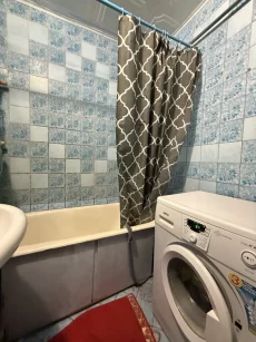 Доля в четырехкомнатной квартире на ул. Ульяновская, д. 21