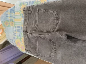 Продам женские фирменные джинсы