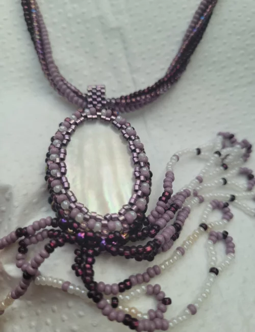 Украшение с натур перламутром