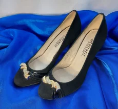 Продам женские туфли