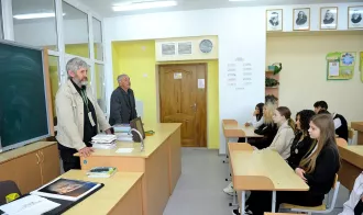 В Каменской школе Бобруйского района прошёл урок белорусской письменности с участниками экспедиции «Дарога да Святыняў»