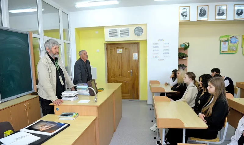 В Каменской школе Бобруйского района прошёл урок белорусской письменности с участниками экспедиции «Дарога да Святыняў»