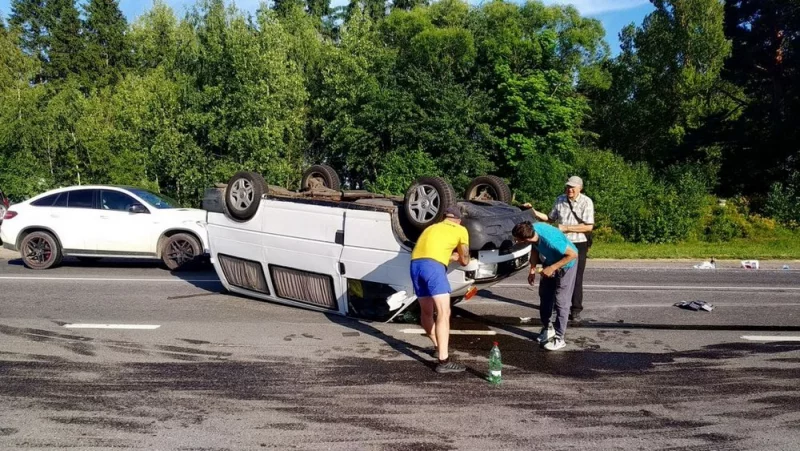 ДТП в Бобруйском районе: бус лег на крышу