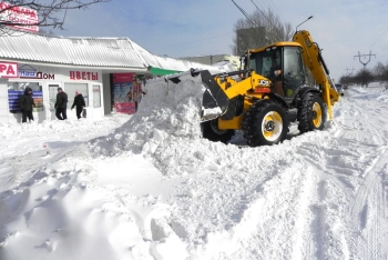Уборка, чистка снега экскаватором- погрузчиком JCB