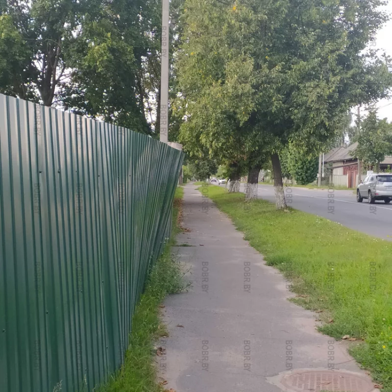 Очень ровный забор.