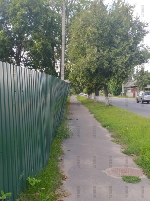 Очень ровный забор.