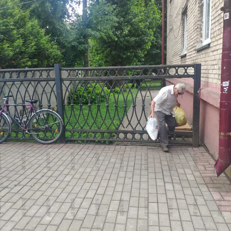 Проход в ограде имени \