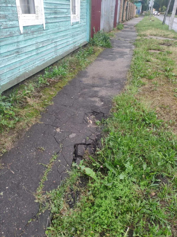 Пешеходная дорожка, которую мы заслужили, рядом кстати провал, тогда и можно провалиться Если вдруг ночью идти.