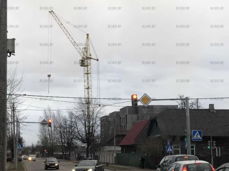 Так оставили или ветром повернуло?