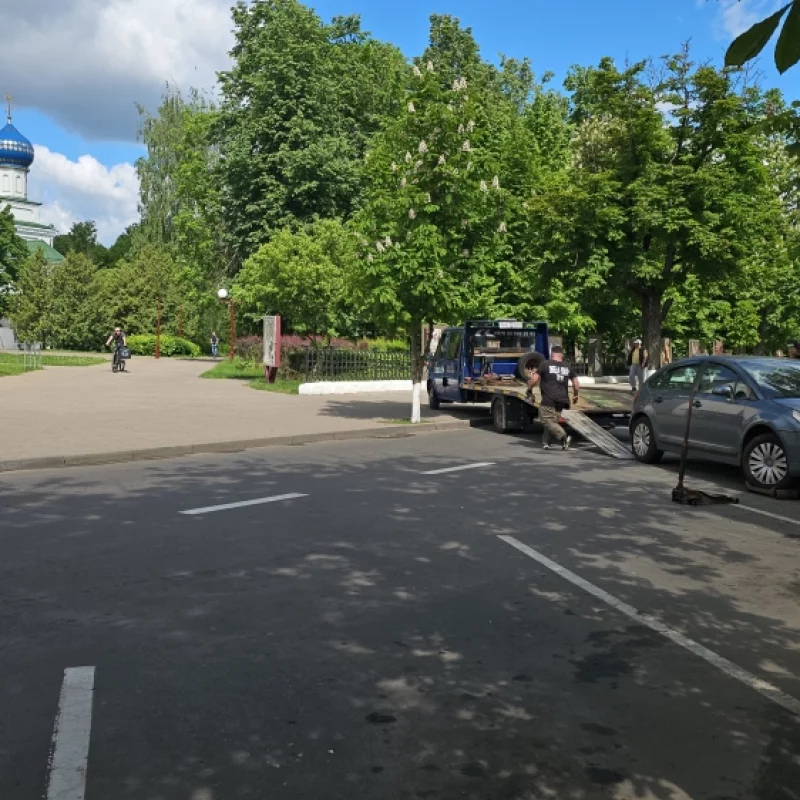 Эвакуировали авто, наверное мешает шествию