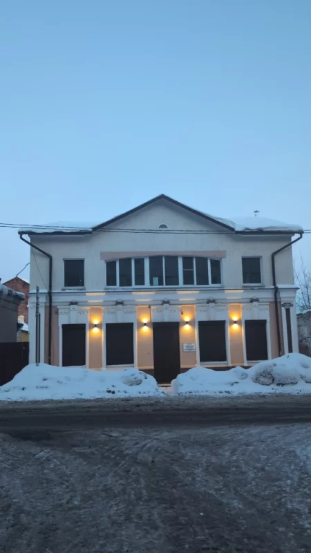 Напротив проходной завода глухих
Было новоселье или ещё нет?????