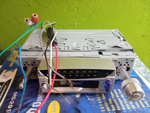 Кассетная автомагнитола с радио