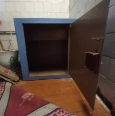 Сейф металлический 200руб