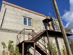 Капитальное строение с территорией 6 соток