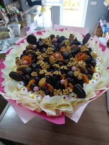 Фудбукеты из орехов и сухофруктов, чая и кофе, сладостей