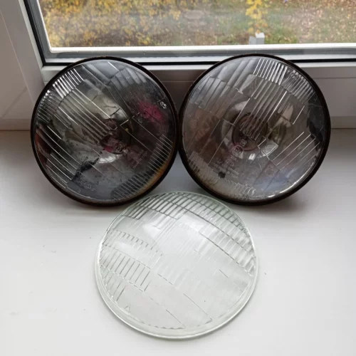 Бесплатно две фары от запорожца