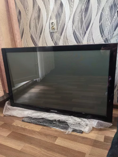 Телевизор 42 дюйма, 100р