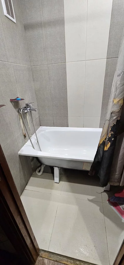 Двухкомнатную квартиру на длительный срок(от года)