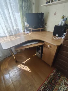 Письменный стол