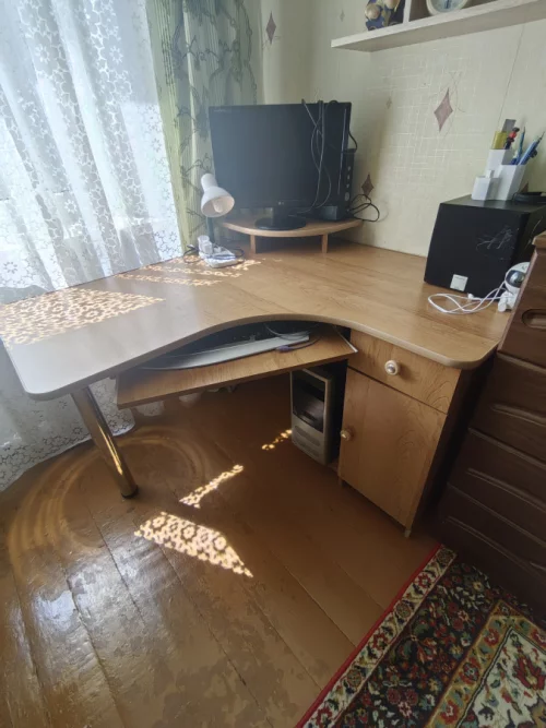Письменный стол
