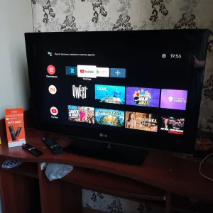 LG 32" + Smart TV stick