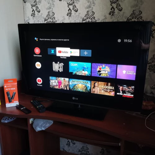 LG 32" + Smart TV stick