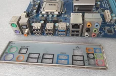 Матринская плата 775 сокет DDR3