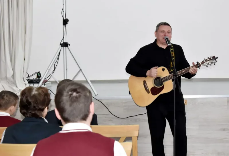 Выбор в пользу жизни. Бывший наркозависимый музыкант встретился со школьниками района