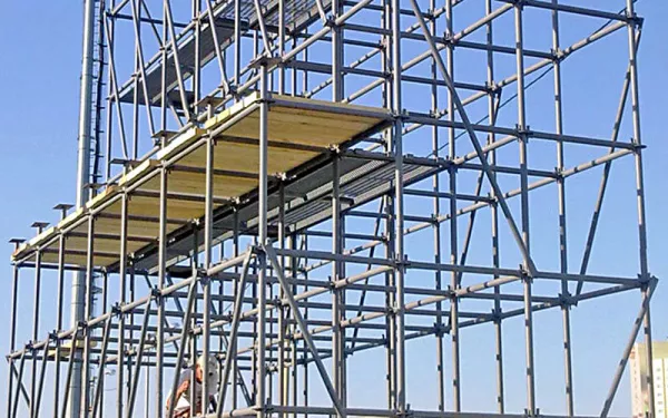 Стандарты безопасности и эволюция высотных работ в современном строительстве
