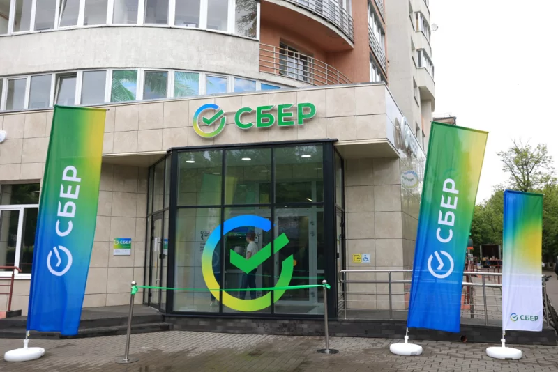 Брестчанка пыталась перевести «следователям» $20 тыс. Сбер Банк раскрыл новые уловки аферистов