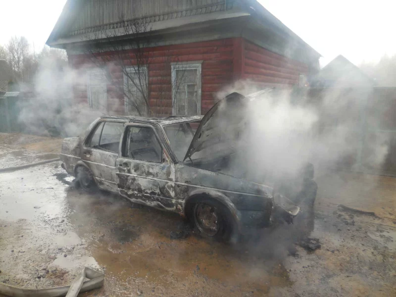 В Калинино горел легковой автомобиль