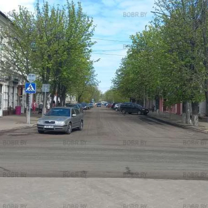 Каких то пару лет назад тут был новый асфальт и разметка, но к 9 мая решили новый положить, остальные дороги ведь в порядке...