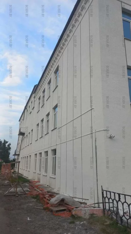 Школа, судя по расцветке будет " строгого режима"