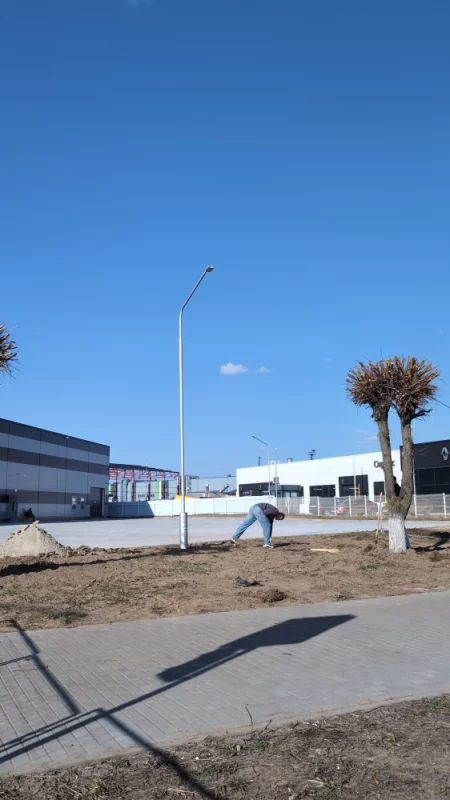 От Этажерки убирают забор. Наверное, открывать хотят