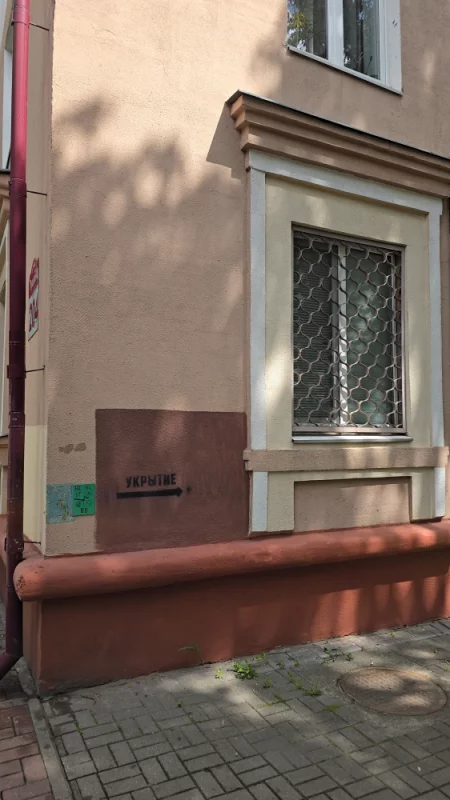 В городе Обновили таблички с указанием направления к укрытию