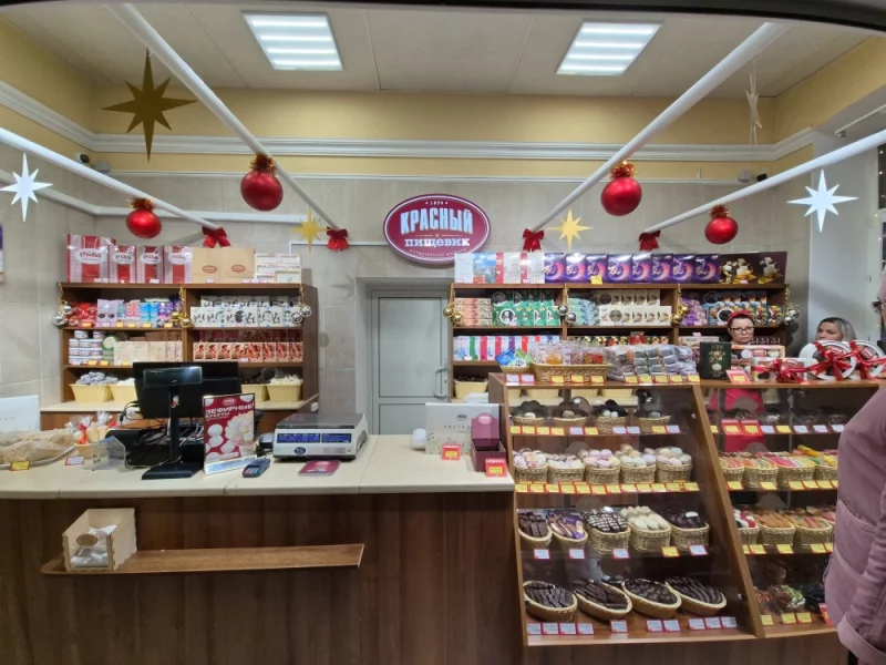 на ж.д.вокзале открылся магазин Красного пищевика