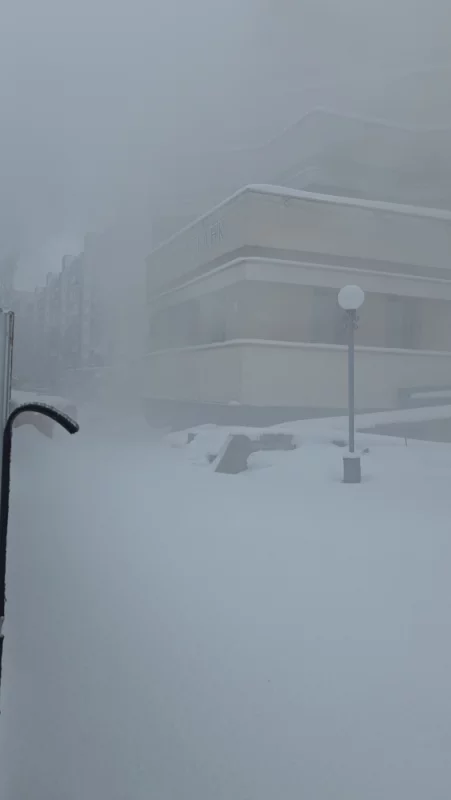 На территории Центрального отделения Беларусбанка что-то горит