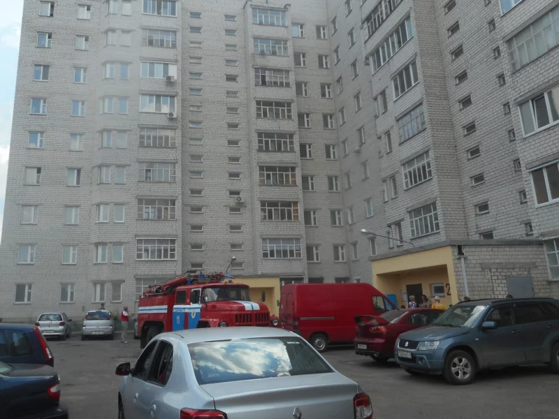 Работники МЧС обнаружили и спасли женщину
