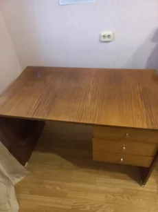 Отдам стол письменный